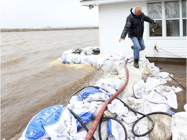 Sand bags are brought to help stop the Ottawa river from flooding cottages on Wilson rd in Rockland, May 08, 2017.