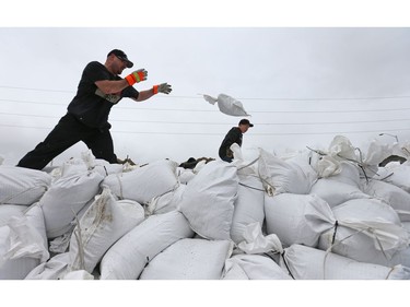 Sand bags are filled in Rockland to help stop the Ottawa river from flooding the Cumberland and Rockland area, May 08, 2017.