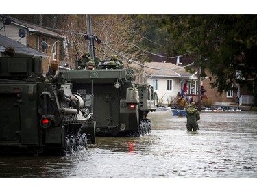 The Canadian Forces were called into Gatineau to help with the flooding in Gatineau Sunday May 7, 2017. CF members make their way along Rue Campeau.