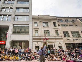 Mat Ricardo, the Gentleman Juggler, performs on Sparks St. as part of the 2017 Ottawa Buskerfest Friday, August 4, 2017.   (Darren Brown/Postmedia) Neg: 127192

127256
Darren Brown, Postmedia