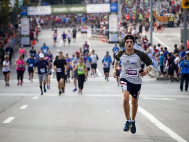 Rami Hamoudeh makes his way up the hill at the start of the 10k race.