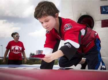 The Ottawa Senators annual Fan Fest took place Sunday, September 17, 2017 at Canadian Tire Centre. 10-year-old Zach Zimmerling gives the Equalizer game a challenge Sunday afternoon.   Ashley Fraser/Postmedia
Ashley Fraser, Postmedia