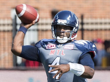 Montreal Alouettes quarterback Darian Durant throws a pass during first half CFL football action against the Ottawa Redblacks in Montreal, Sunday, September 17, 2017.