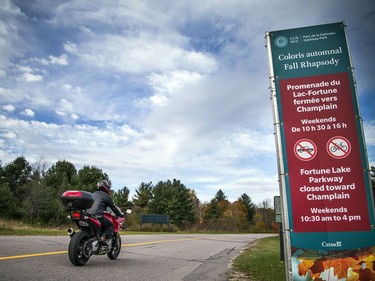 Selected roads in the Gatineau Park closed for the season Sunday October 22, 2017. The warm weather and the last day cars can access certain points brought long lines of traffic and lots of people out enjoying the trails through the woods. The annual winter closure allows the parkways to become cross-country ski trails during the fast-approaching winter months. The roads will reopen for cars at noon, May 4, 2018.  Ashley Fraser/Postmedia