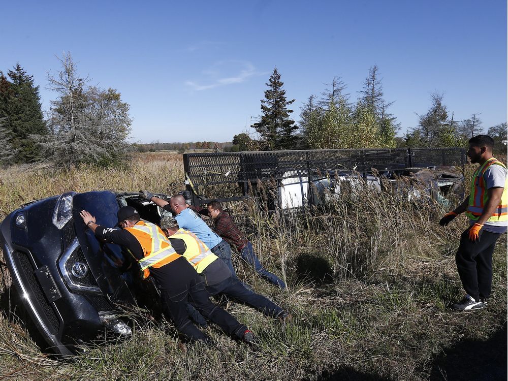 Tractor Trailer Loaded With Vehicles Lands In Ditch After Collision On Highway 417 Ottawa Citizen 0586