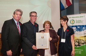 Left to right: John Fraser, MPP Ottawa South and parliamentary assistant to the minister of health and long-term care; Jim Watson, mayor of Ottawa; Paddy Bowen, CEO of The Dementia Society; Lynda Colley, chair of board of directors, The Dementia Society.