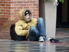 Begger, homelesness in Ottawa, November 16, 2017. Photo by Jean Levac