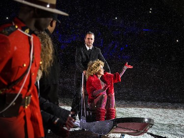 Canadian singer-songwriter Shania Twain performed at the halftime show at the 2017 Grey Cup at TD Place between the Calgary Stampeders and Toronto Argonauts. Twain made a very Canadian entrance on a dog sled.