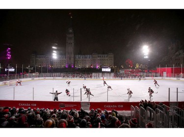 In front of Parliament Hill, the NHL 100 Classic, featuring Ottawa Senators alumni players from 25 years, thrilled the fans in Ottawa Friday (Dec. 15, 2017) night. Julie Oliver/Postmedia