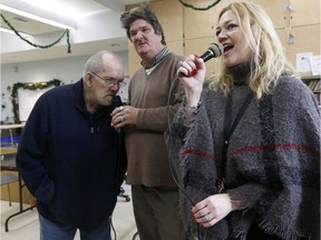 Team leader Kim Latka sings with participants at St. Luke's Table.