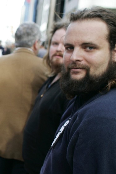 Zaynab Khadr, left, and Joshua Boyle protest in front of the Metro Convention centre in Toronto on Friday May 29, 2009. (Jim Ross / Canadian Press)