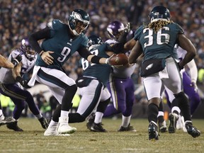 Eagles quarterback Nick Foles hands off to Jay Ajayi (36) during the second half of the NFC Championship Game in Philadelphia on Sunday, Jan. 21, 2018.