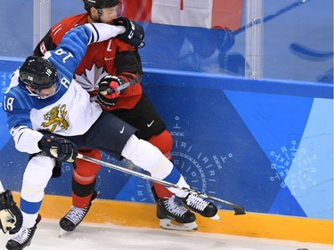 Finland's Sami Lepisto clashes with Canada's Chris Kelly (back) in the men's quarter-final ice hockey match between Finland and Canada during the Pyeongchang 2018 Winter Olympic Games at the Gangneung Hockey Centre in Gangneung on February 21, 2018.