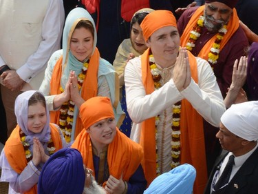 Canadian Prime Minister Justin Trudeau (2R) along with his wife Sophie Gregoire (2L) and their children Ella-Grace (L) and son Xavier (3L) pay their respects at the Sikh Shrine Golden temple in Amritsar on February 21, 2018. Trudeau and his family are on a week-long official trip to India.