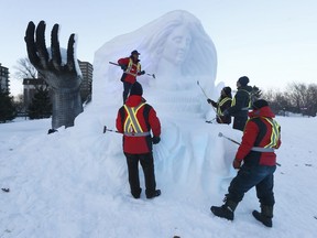 Artists and crews preparing ice sculptures at Mosaïvernales in Jacques Cartier Park.