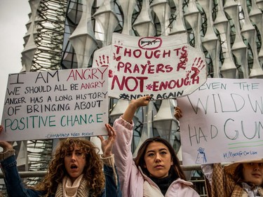March for Our Lives event outside US Embassy, London. Led by young people in over 800 locations around the world, including Sydney, Tokyo, Mumbai, plus hundreds of places in the US, the demonstrators demand that the US Congress pass sweeping legislative change on gun control.  Featuring: Atmosphere, View Where: London, United Kingdom When: 24 Mar 2018 Credit: Wheatley/WENN ORG XMIT: wenn33971561