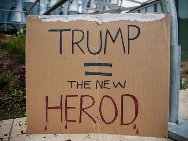 March for Our Lives event outside US Embassy, London. Led by young people in over 800 locations around the world, including Sydney, Tokyo, Mumbai, plus hundreds of places in the US, the demonstrators demand that the US Congress pass sweeping legislative change on gun control.  Featuring: Atmosphere, View Where: London, United Kingdom When: 24 Mar 2018 Credit: Wheatley/WENN ORG XMIT: wenn33971564