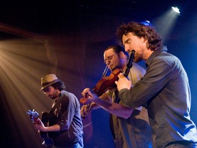 Genticorum au Lion d'Or, Montréal, 14 mai 2008Edmonton Folk Festival 2010 performer. fest. music.
Genticorum (Canada/Que) weave precise and intricate fiddle and flute work, gorgeous vocal harmonies, energetic foot percussion and guitar into a big jubilant musical feast and make them a supreme crowd pleaser.  www.genticorum.com