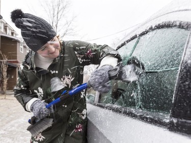 Dianne Renaud scrapes the ice off of her car before driving home to Barrie following a weekend visit to Ottawa. April 16,2018.