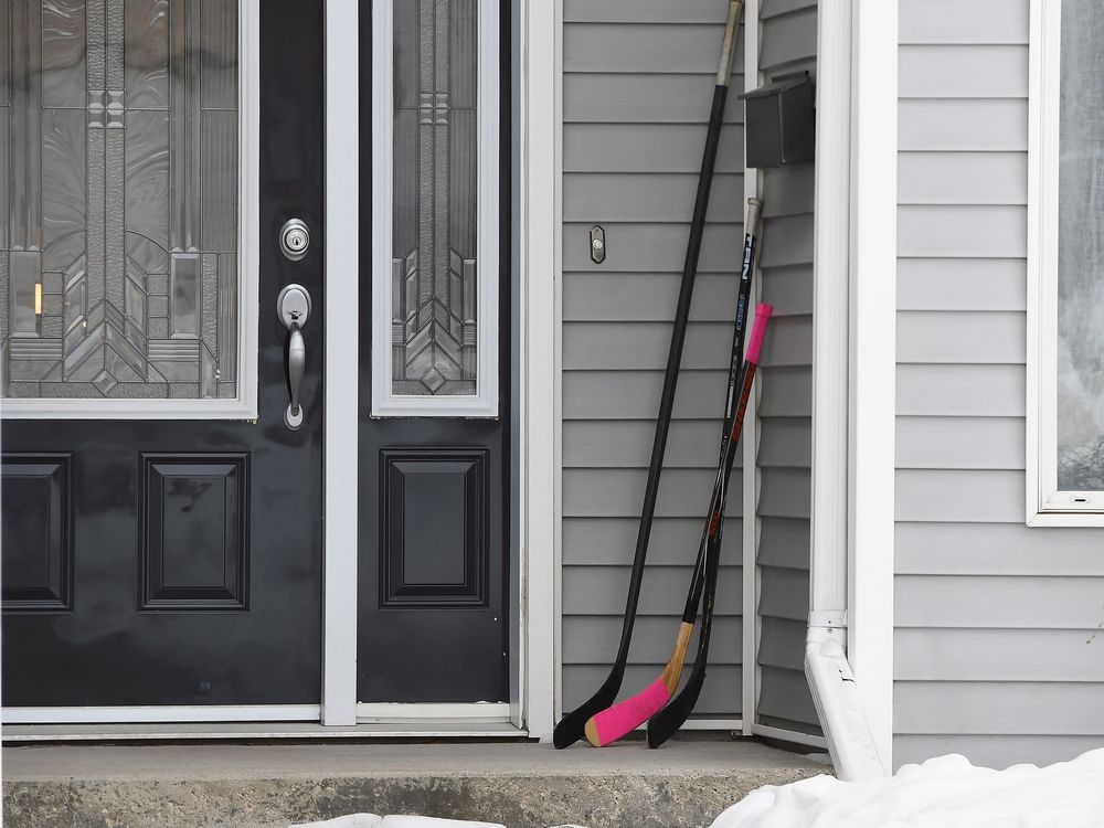 Hockey families #putyoursticksout for Humboldt crash victims