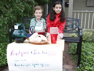 Taeji, left, 8, and Uma, 11, sell fruit punch and ice tea at the Great Glebe Garage Sale in Ottawa on Saturday, May 26, 2018.   (Patrick Doyle)  ORG XMIT: 0527 glebe garage sale 03