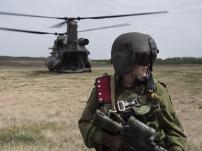 Members of the Canadian Medical Emergency Response fall back to the CH -147 Chinook helicopter, during Exercise Maple Resolve in Wainwright, Alberta on the 16th of May 2018. 

Photo: Corporal Andrew Kelly, Canadian Forces Combat Camera
IS08-2018-0010-010