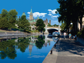 Ottawa’s Rideau Canal, a UNESCO World Heritage Site, is a short one-block walk from Cartier Place Suite Hotel.