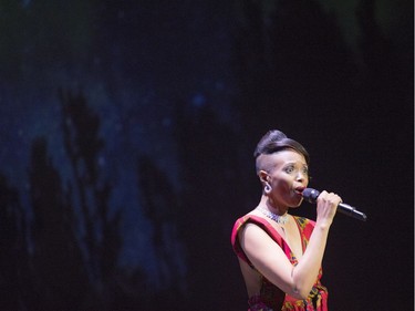 Kellylee Evans sings the national anthem at the Governor General's Performing Arts Awards Gala.