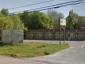 Google image of Little Ray's Reptile Zoo and Nature Centre at 5305 Bank St, Gloucester