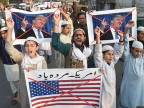 (FILES) In this file photo taken on January 5, 2018 Pakistani demonstrators take part in a protest against US aid cuts in Lahore. - The US military is seeking to reallocate $300 million in aid to Pakistan due to Islamabad's lack of "decisive actions" in support of regional American strategy, the Pentagon said on September 1, 2018.