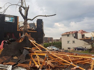 Destroyed buildings and cars are seen in Mont-Bleu, Gatineau, Quebec, close to Ottawa after a tornado shattered Canada's capital on September 21, 2018. - A tornado sparked chaos near the Canadian capital Ottawa on Friday, injuring dozens as homes were damaged, cars flipped over, and over 130,000 people left without power, local media said. Meteorologists reported gusts whipped up to around 120 miles per hour (190 kilometers per hour), with the city of Gatineau, about five miles north of the capital, taking the brunt.