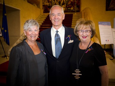 Salus fundraising committee member Vicki Henry, board member Dwayne Wright and Ellen Wright.