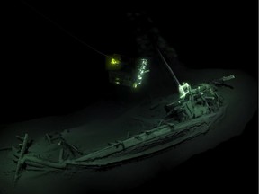 TOPSHOT - An undated handout picture released by Black Sea MAP/EEF Expeditions in London on October 23, 2018, shows the remains of an ancient Greek trading ship lying on the sea bed at the bottom of the Black Sea near Bulgaria. - The ship, which is lying on its side with its mast and rudders intact, was dated back to 400 BC -- a time when the Black Sea was a trading hub filled with Greek colonies.