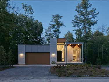 Custom home, 2,400 sq. ft. or less
Christopher Simmonds Architect & Maple Leaf Custom Homes