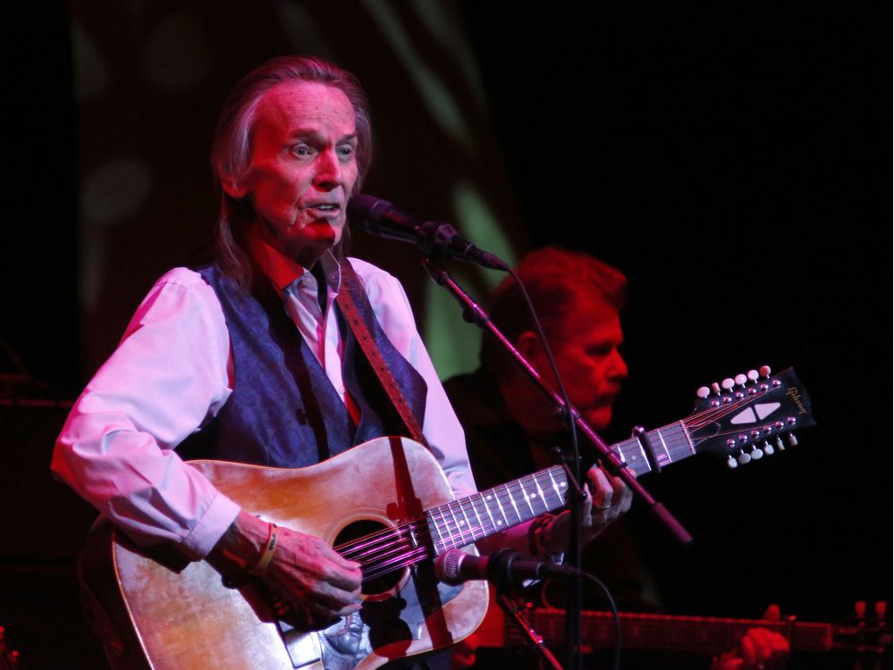 Review: Now-octogenarian Lightfoot performs through cold in warmth of ...