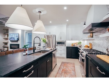 eQ Homes teamed up with design firm West of Main to create a winning design centre.
Offering a home-like feel with a fully outfitted kitchen and comfortable living room, eQ’s design centre is meant to create an atmosphere where buyers feel at ease, the company said in its awards entry.