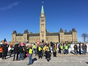Pro-pipeline motorcade from Alberta arrives on Parliament HIll.