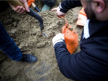 People were out on Rue Saint-Louis filling sandbags.