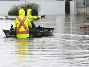 City of Ottawa employees bring sand bags to homes on Boisé Lane that are being flooded by the Ottawa River in Cumberland,  April 26, 2019.