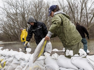 Residents build a wall of sandbags along Rue Lamoureux in Gatineau on April 26, 2019.