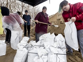 Volunteers fill sandbags at the Frank Robinson Arena in Gatineau on Friday, April 26, 2019.