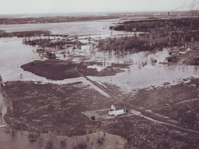 Taken just slightly to the east of Westboro Beach during the 1928 flood, looking east toward downtown. These are the houses of the Westboro Beach community in behind, the north extension of Churchill Avenue to the water. Champlain Bridge in the background, which was then only a few months old (the first link to Bate Island was opened in September of 1927).