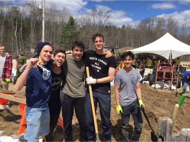 Students from Holy Trinity High School took a field trip to Constance Bay on April 30 to help with the flood relief by sandbagging.
