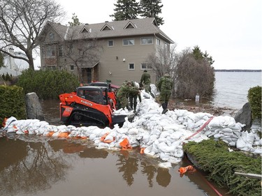 Canadian Armed Forces flood relief operations continues  on Nesbitt Street in Ottawa Wednesday May 1, 2019.