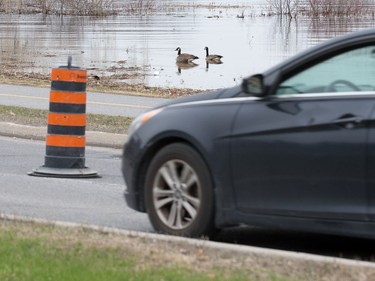 As the Ottawa River rises, the lane closest to the river on the SJAM Parkway has been blocked in anticipation of flooding at the west bound stretch from Slidell St to Parkdale Ave (seen here) and east of Woodroffe Ave.