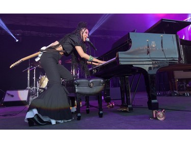 Singer Judith Hill opens the 39th edition of the TD Ottawa Jazzfest at Marion Dewar Plaza in front of Ottawa City Hall. Photo by Wayne Cuddington / Postmedia