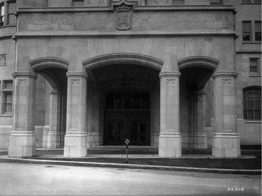 Main entrance to the Chateau Laurier Hotel, date unknown.