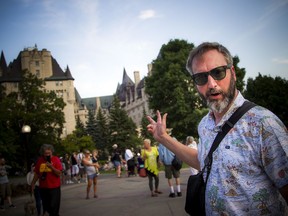Actor-comedian Tom Green organized a picnic at Major's Hill Park on Saturday to get people to come out and show their opposition to the proposed Château Laurier Hotel addition.