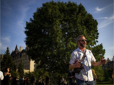 Actor-comedian Tom Green organized a picnic at Major's Hill Park on Saturday to get people to come out and show their opposition to the proposed Château Laurier Hotel addition.