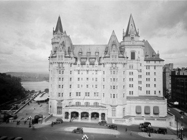 Chateau Laurier Front façade, 1930s, after completion of the second phase of the project
